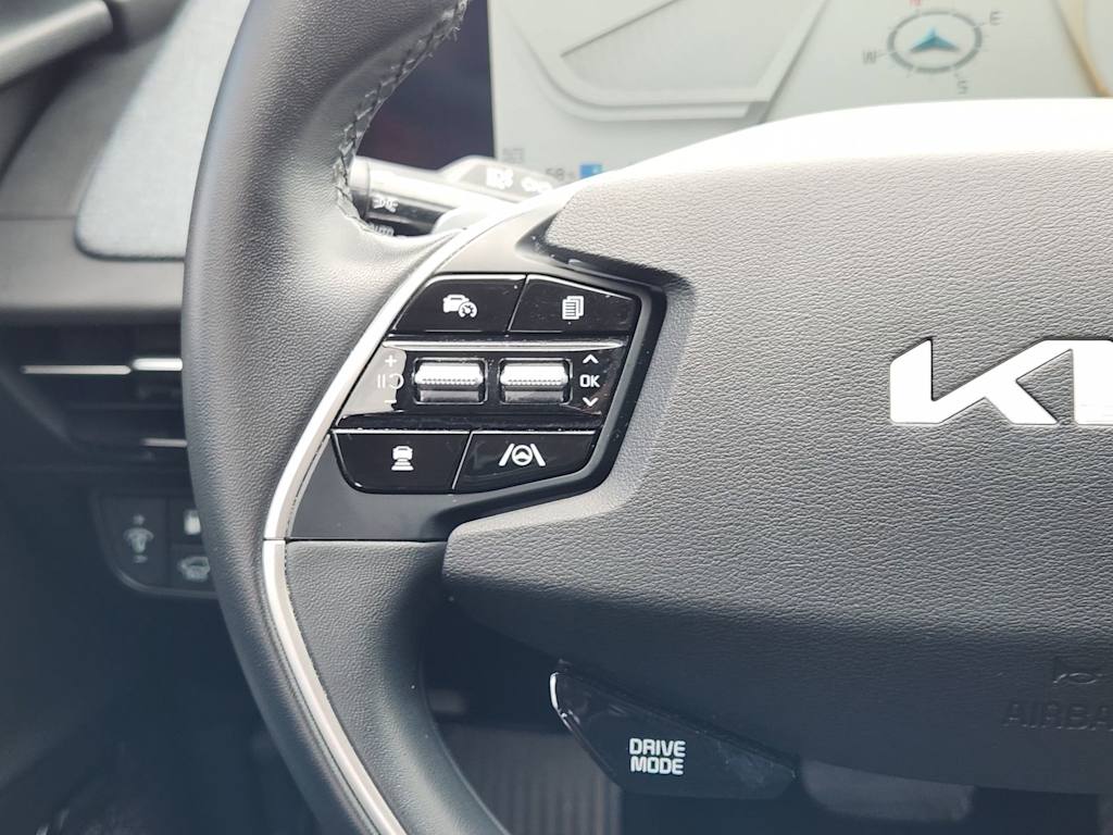 Thumbnail: 2023 Kia EV6 - 31