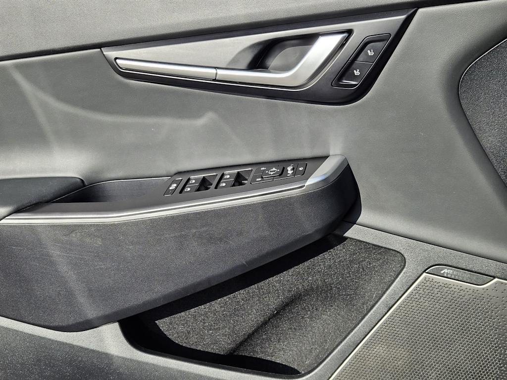 Thumbnail: 2023 Kia EV6 - 26