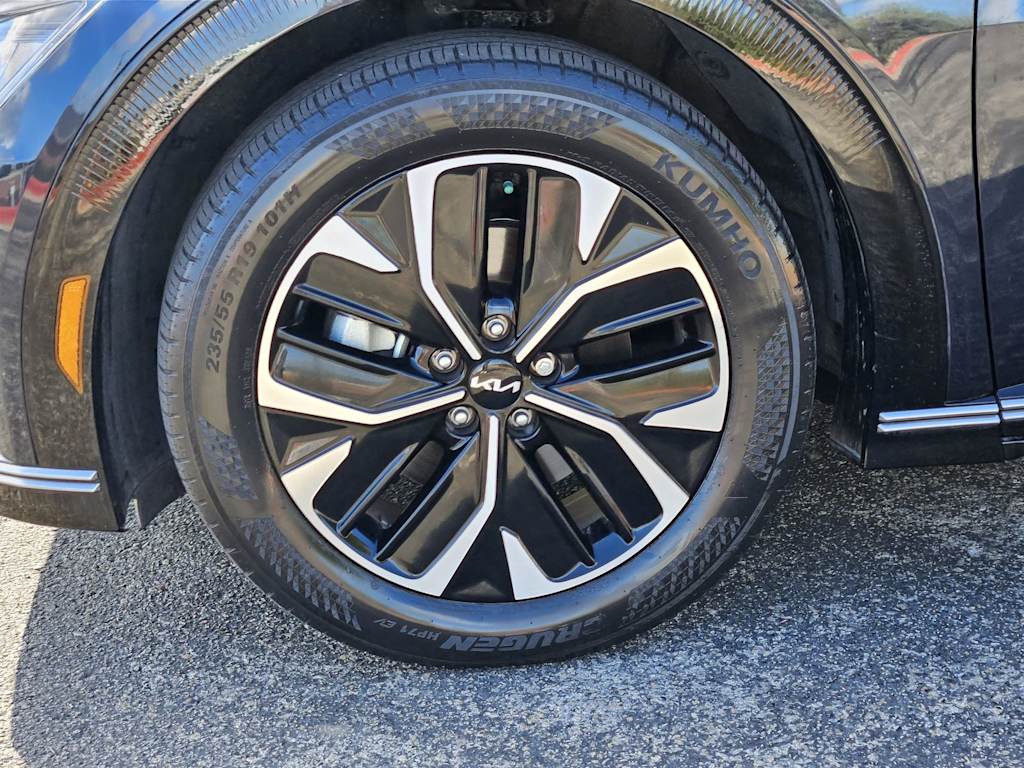 Thumbnail: 2023 Kia EV6 - 18
