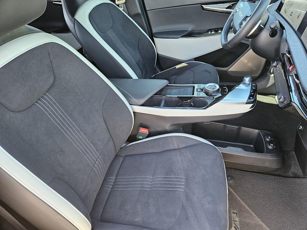 Thumbnail: 2023 Kia EV6 - 20