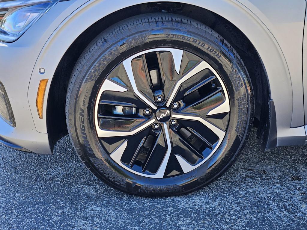 Thumbnail: 2023 Kia EV6 - 18
