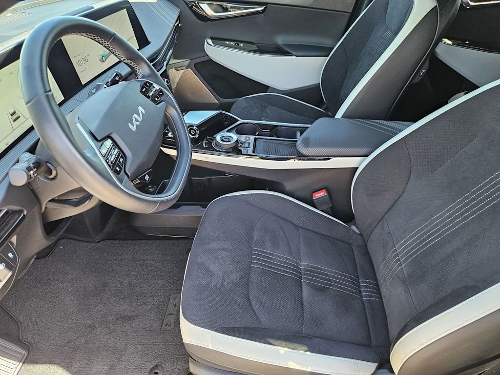 Thumbnail: 2023 Kia EV6 - 8