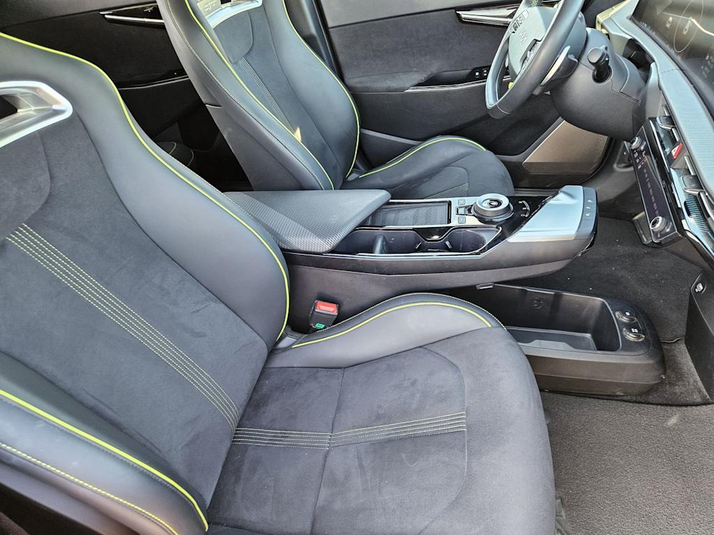 Thumbnail: 2023 Kia EV6 - 19