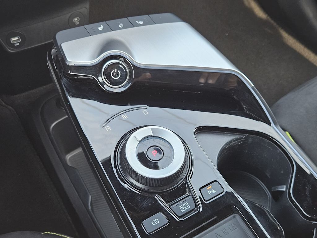 Thumbnail: 2023 Kia EV6 - 10