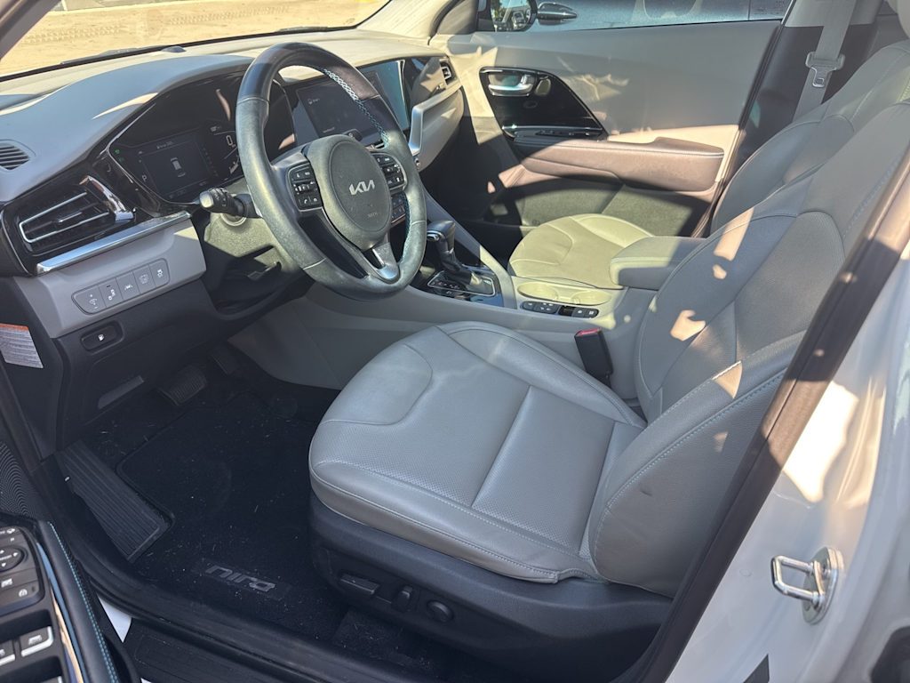 Thumbnail: 2022 Kia Niro - 4