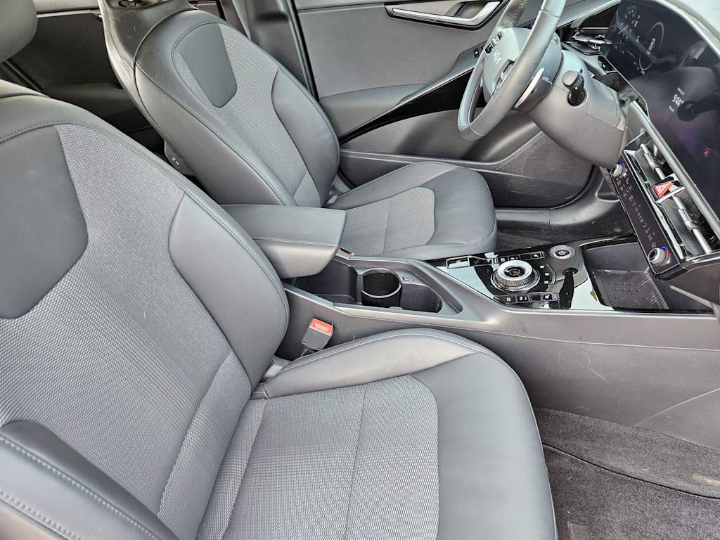 Thumbnail: 2023 Kia Niro - 19