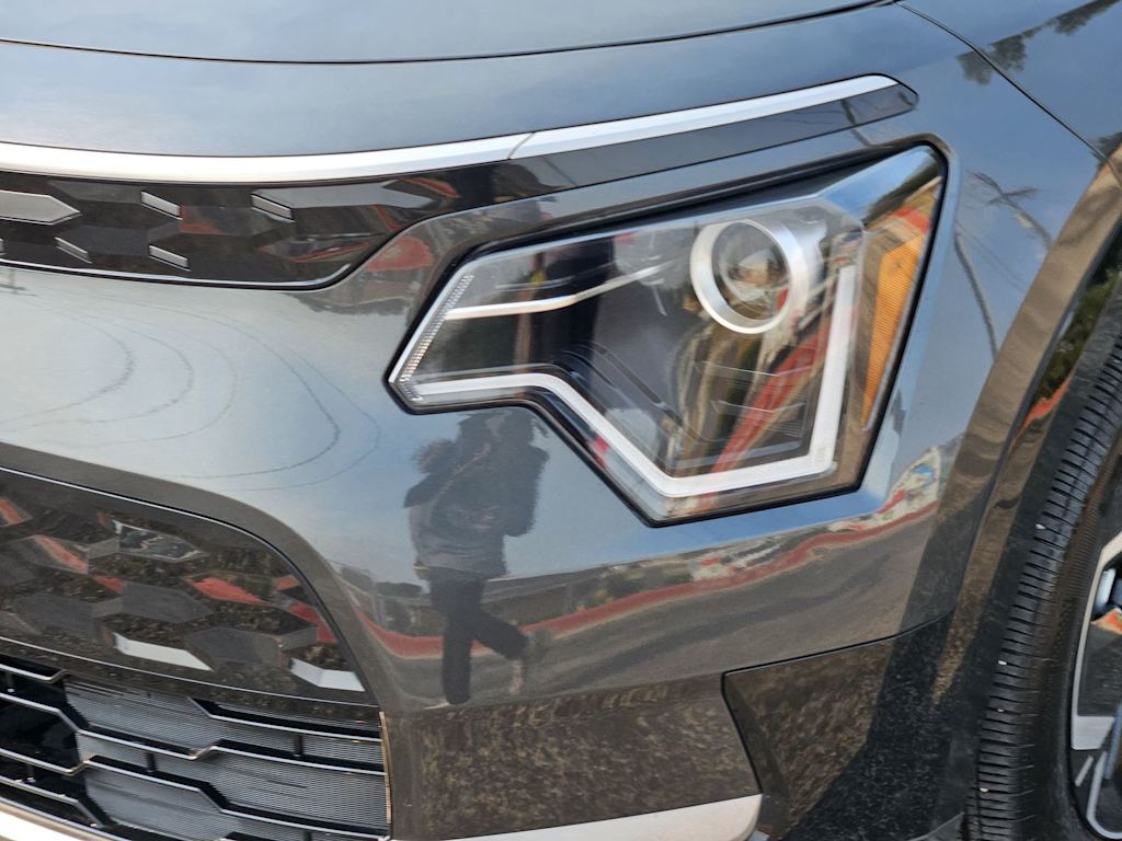 Thumbnail: 2023 Kia Niro - 16