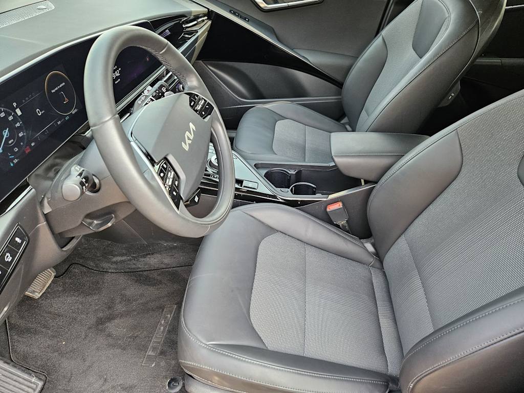 Thumbnail: 2023 Kia Niro - 7