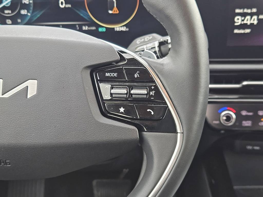 Thumbnail: 2023 Kia Niro - 26