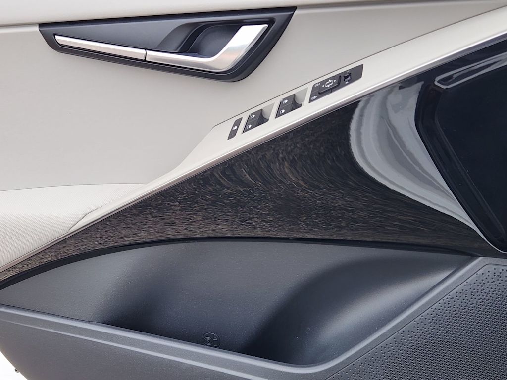 Thumbnail: 2023 Kia Niro - 14