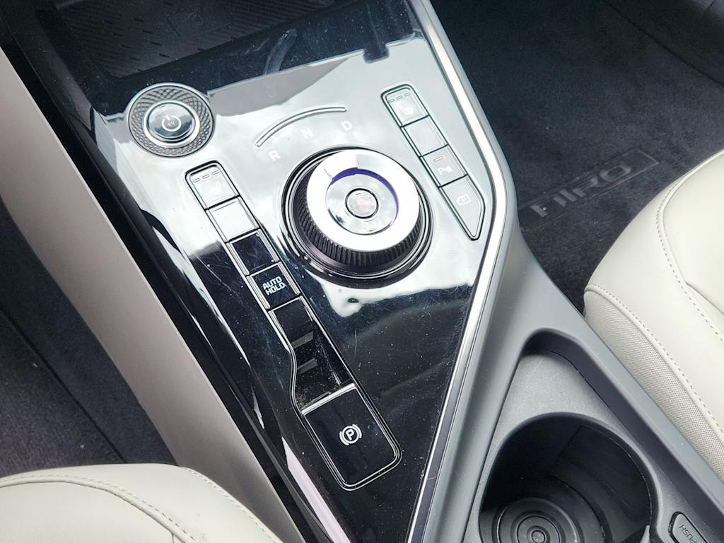 Thumbnail: 2023 Kia Niro - 12