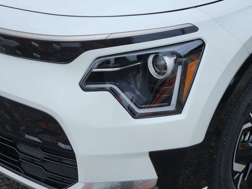 Thumbnail: 2023 Kia Niro - 19