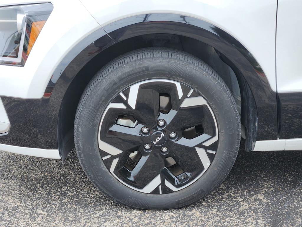 Thumbnail: 2023 Kia Niro - 20