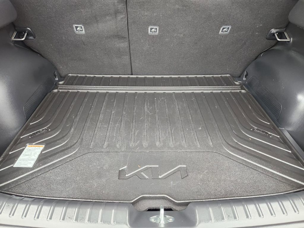 Thumbnail: 2024 Kia Niro - 32