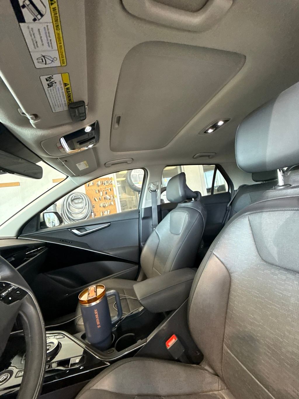 Thumbnail: 2023 Kia Niro - 4