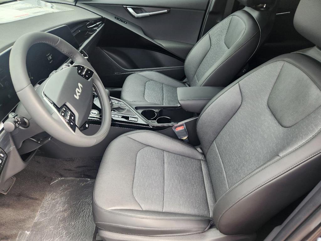 Thumbnail: 2025 Kia Niro - 8