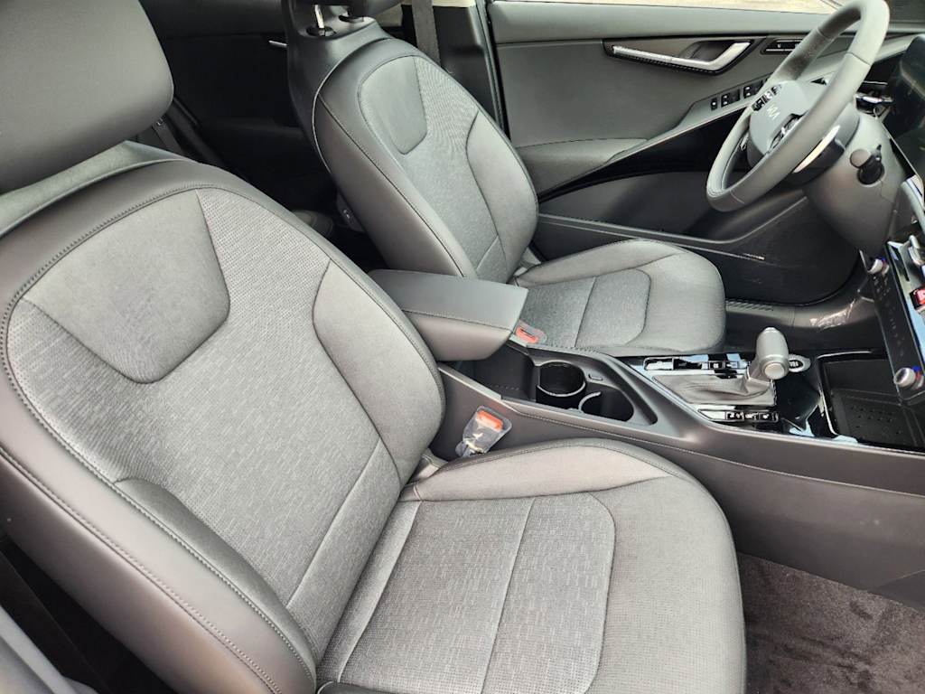 Thumbnail: 2025 Kia Niro - 9