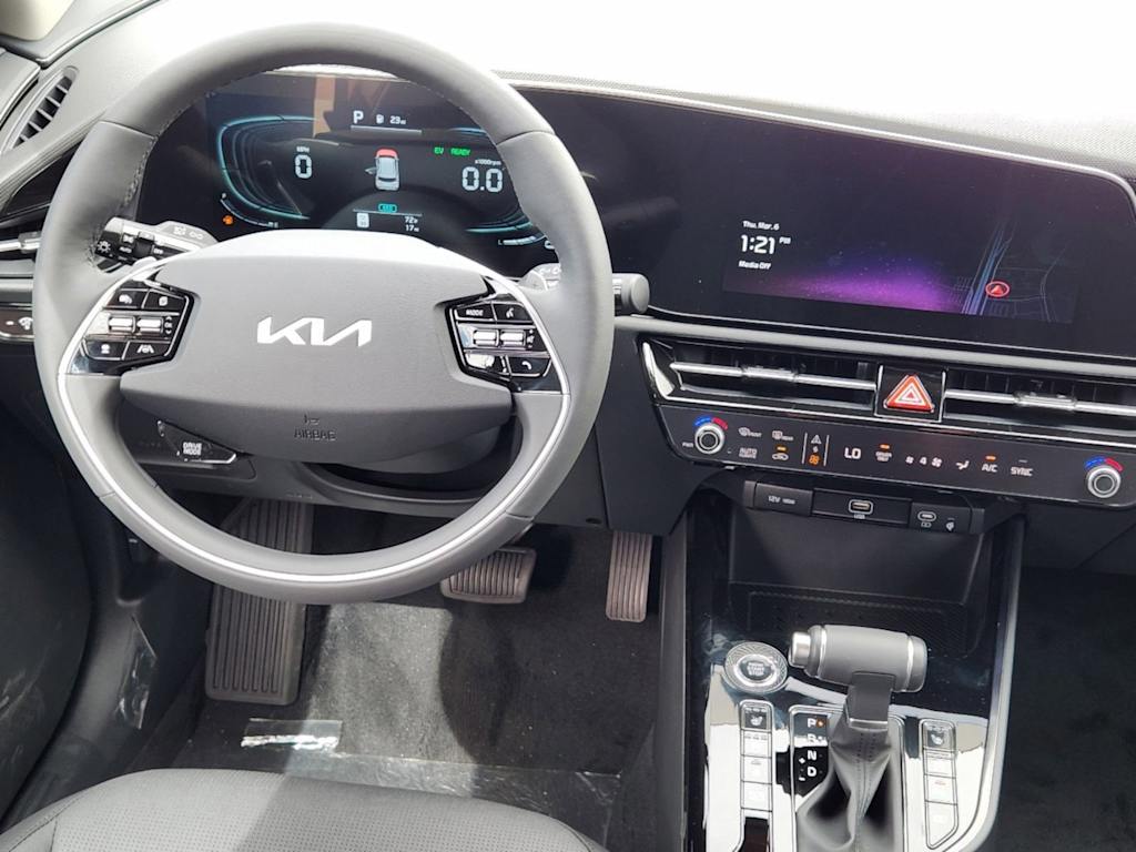Thumbnail: 2025 Kia Niro - 7