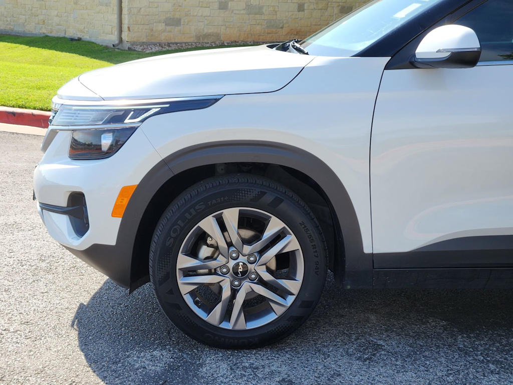 Thumbnail: 2023 Kia Seltos - 5