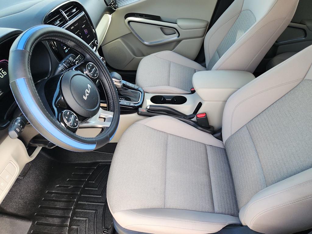 Thumbnail: 2023 Kia Soul - 8