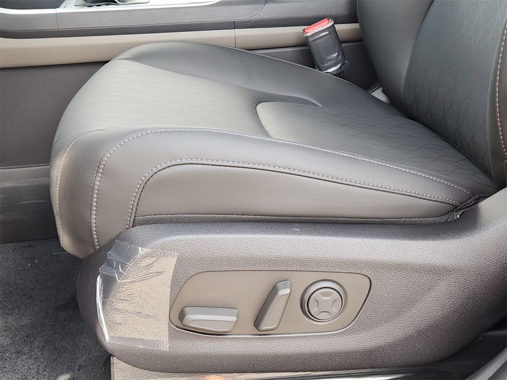 Thumbnail: 2026 Kia Carnival - 25