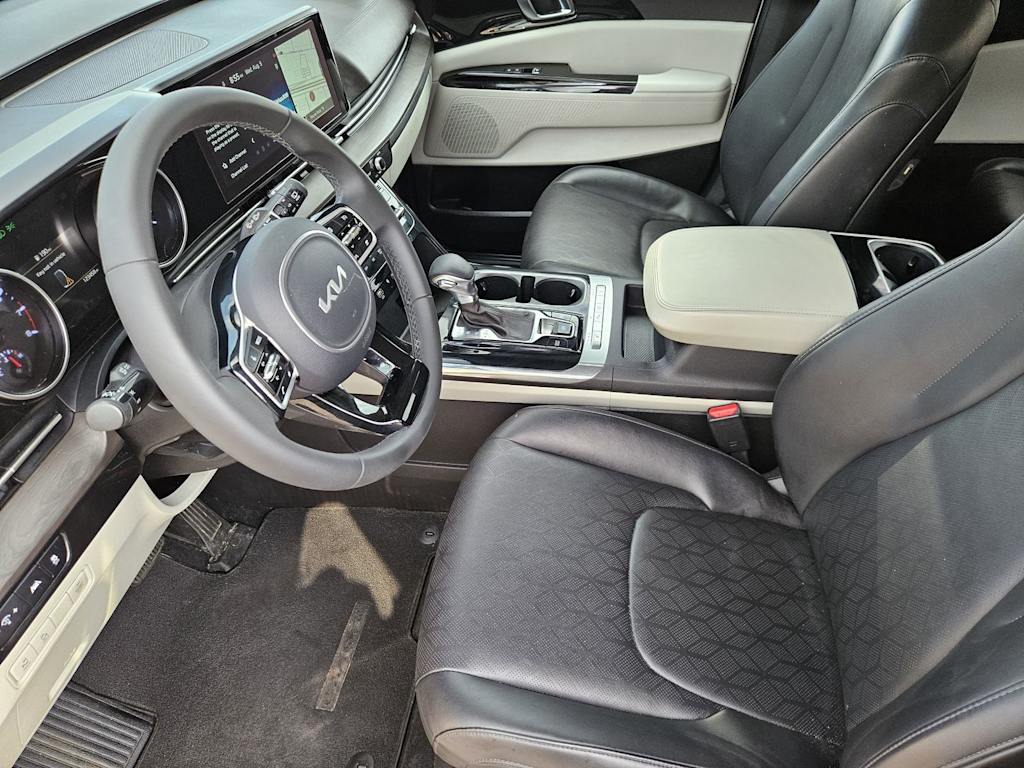 Thumbnail: 2023 Kia Carnival - 9