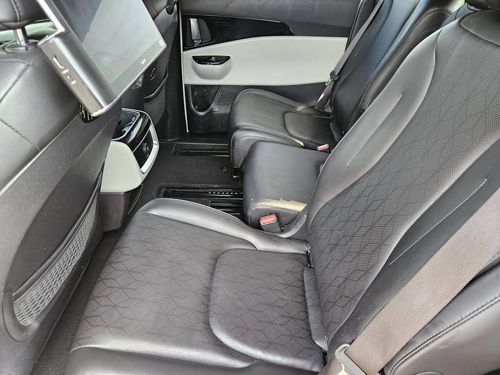 Thumbnail: 2023 Kia Carnival - 10