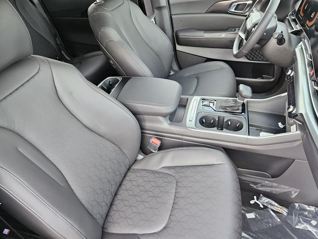Thumbnail: 2027 Kia Carnival - 18