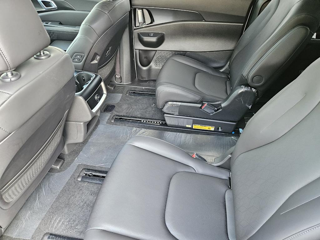 Thumbnail: 2027 Kia Carnival - 23