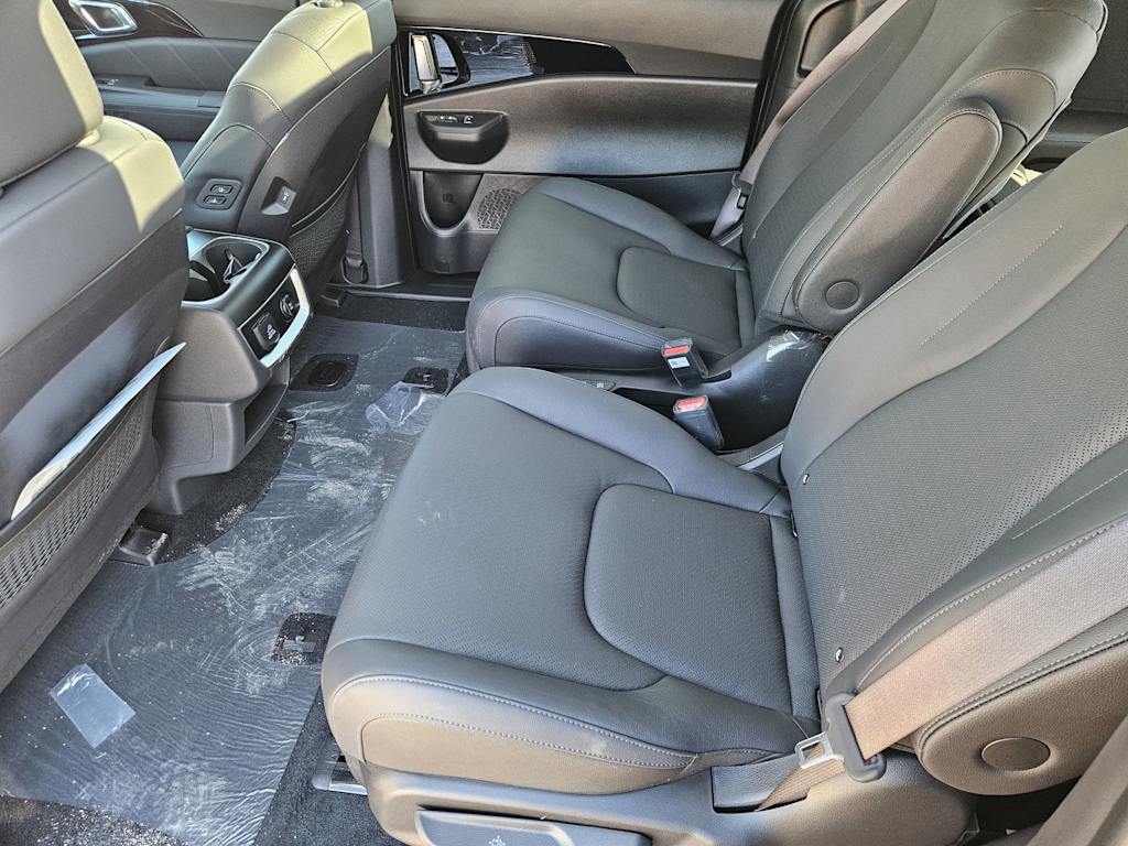 Thumbnail: 2027 Kia Carnival - 9