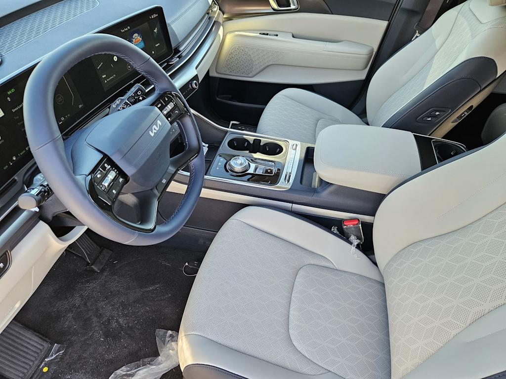 Thumbnail: 2027 Kia Carnival - 8