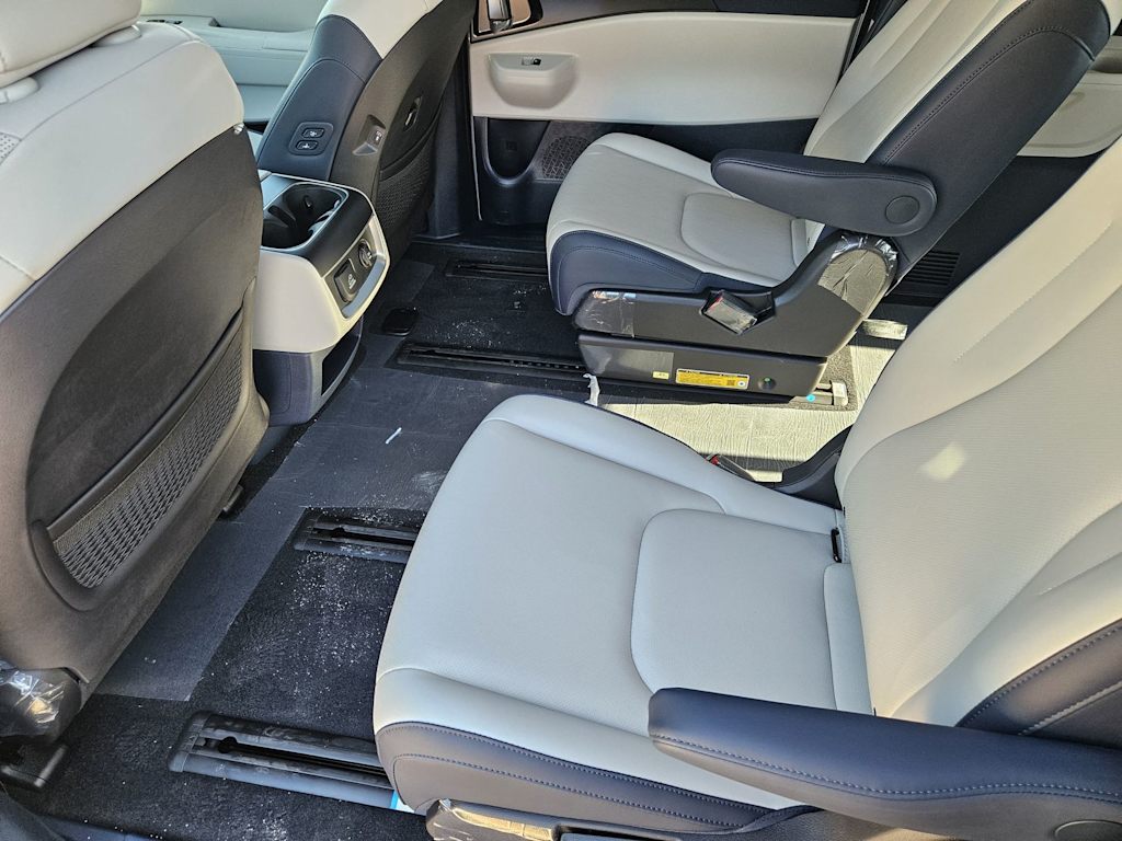 Thumbnail: 2027 Kia Carnival - 22