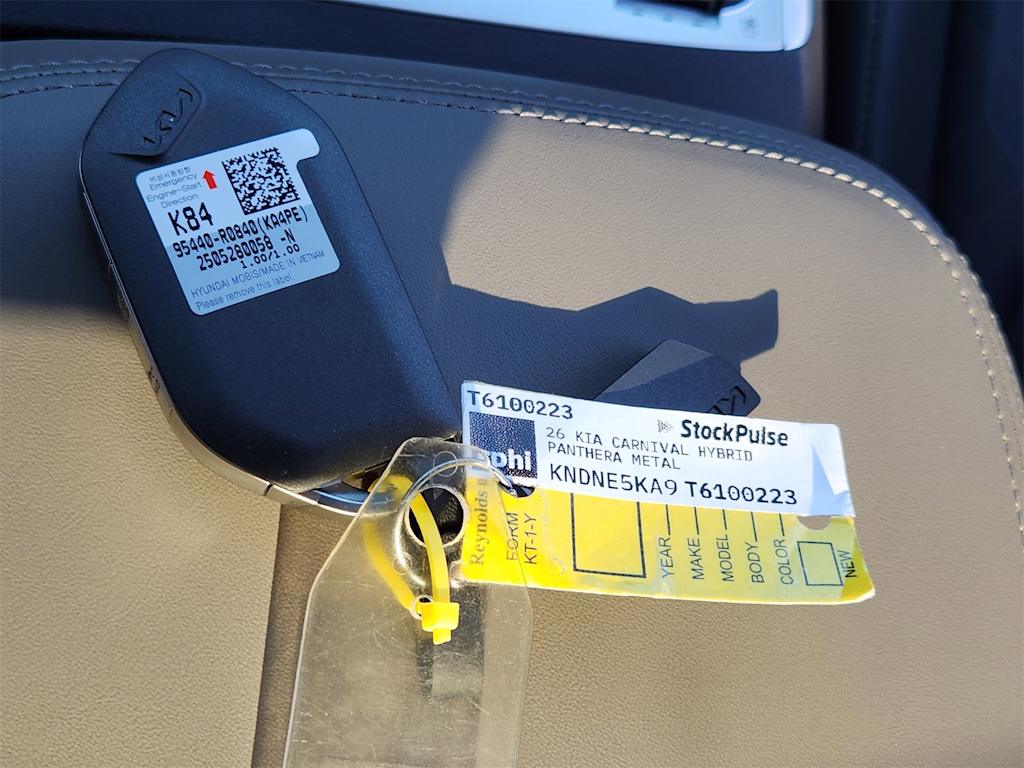 Thumbnail: 2026 Kia Carnival - 16