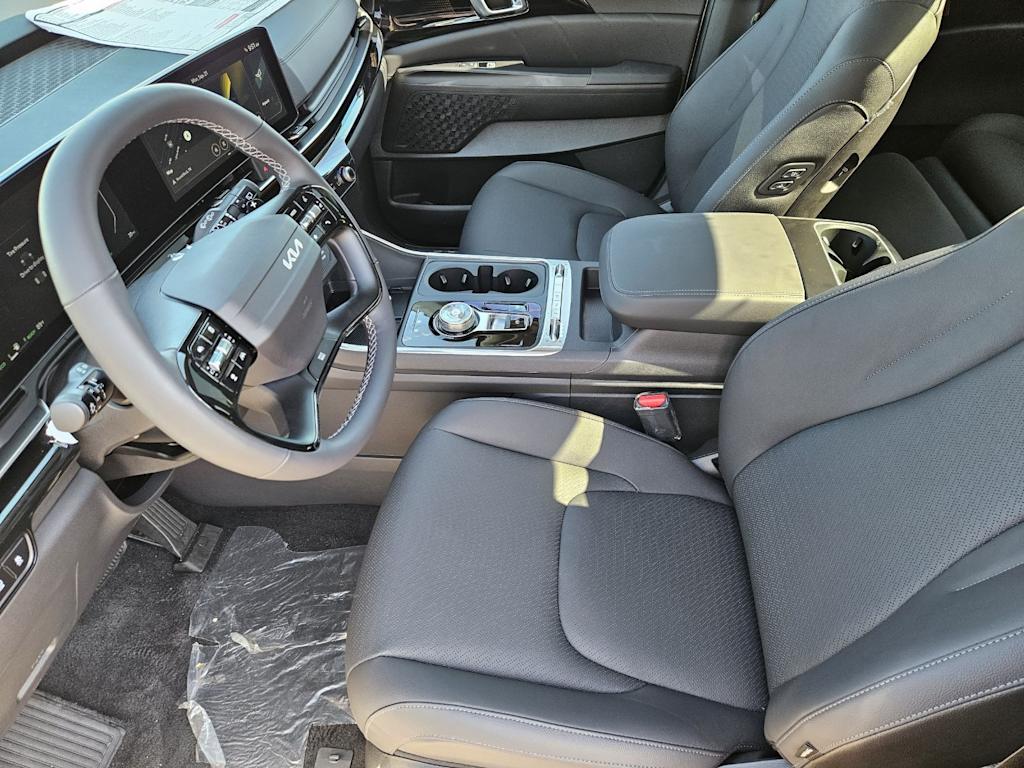 Thumbnail: 2027 Kia Carnival - 8