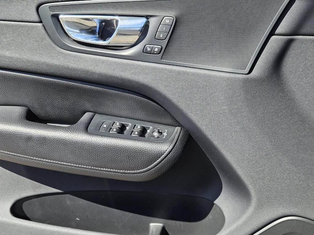 Thumbnail: 2018 Volvo XC60 - 28