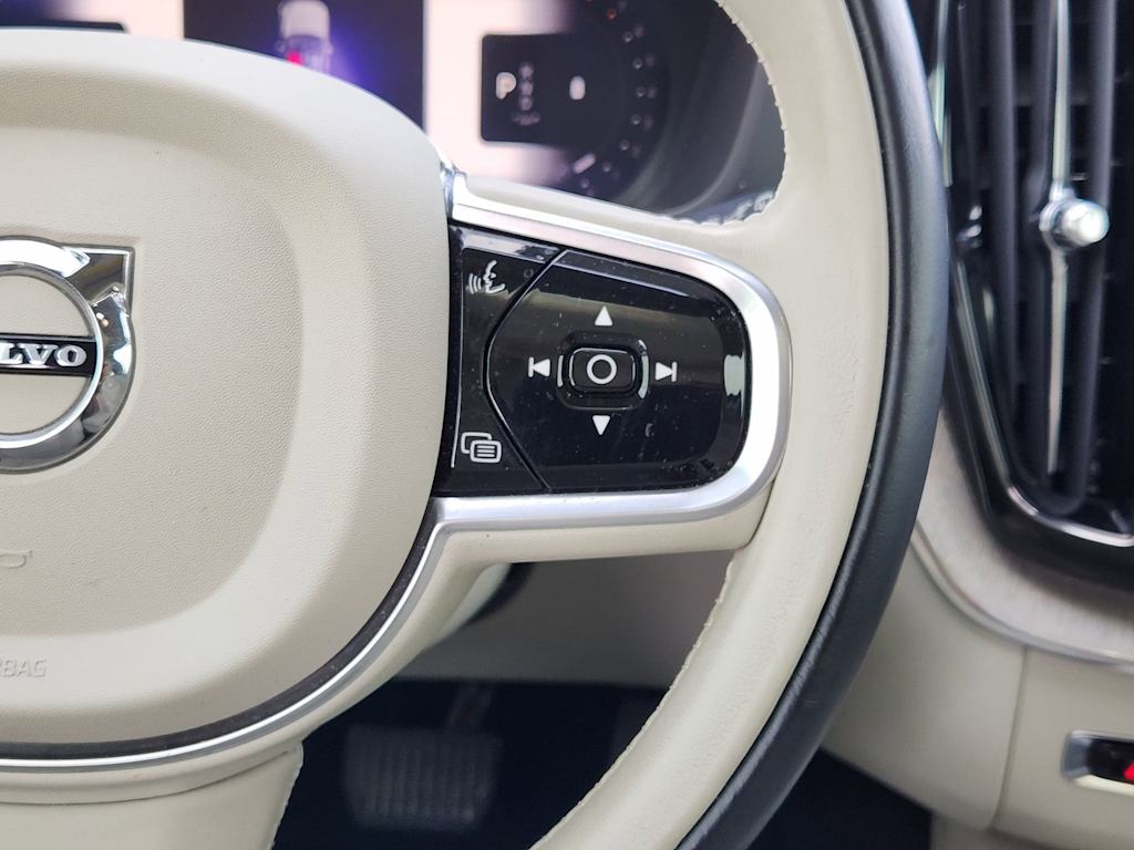 Thumbnail: 2023 Volvo XC60 - 31