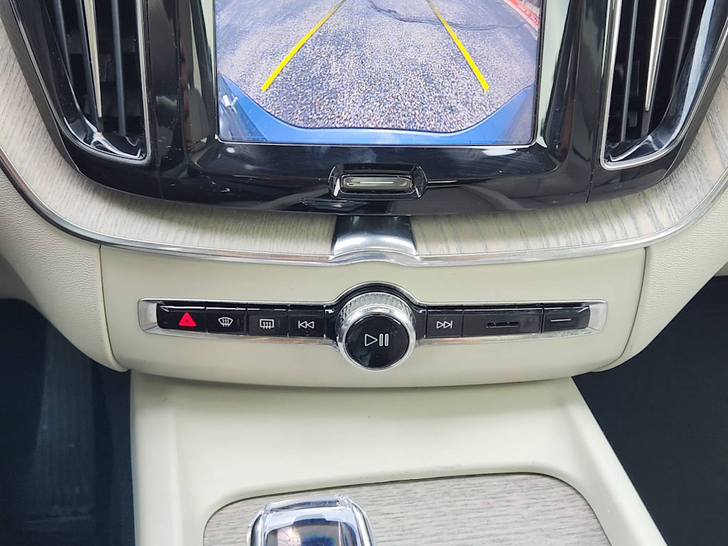 Thumbnail: 2023 Volvo XC60 - 25