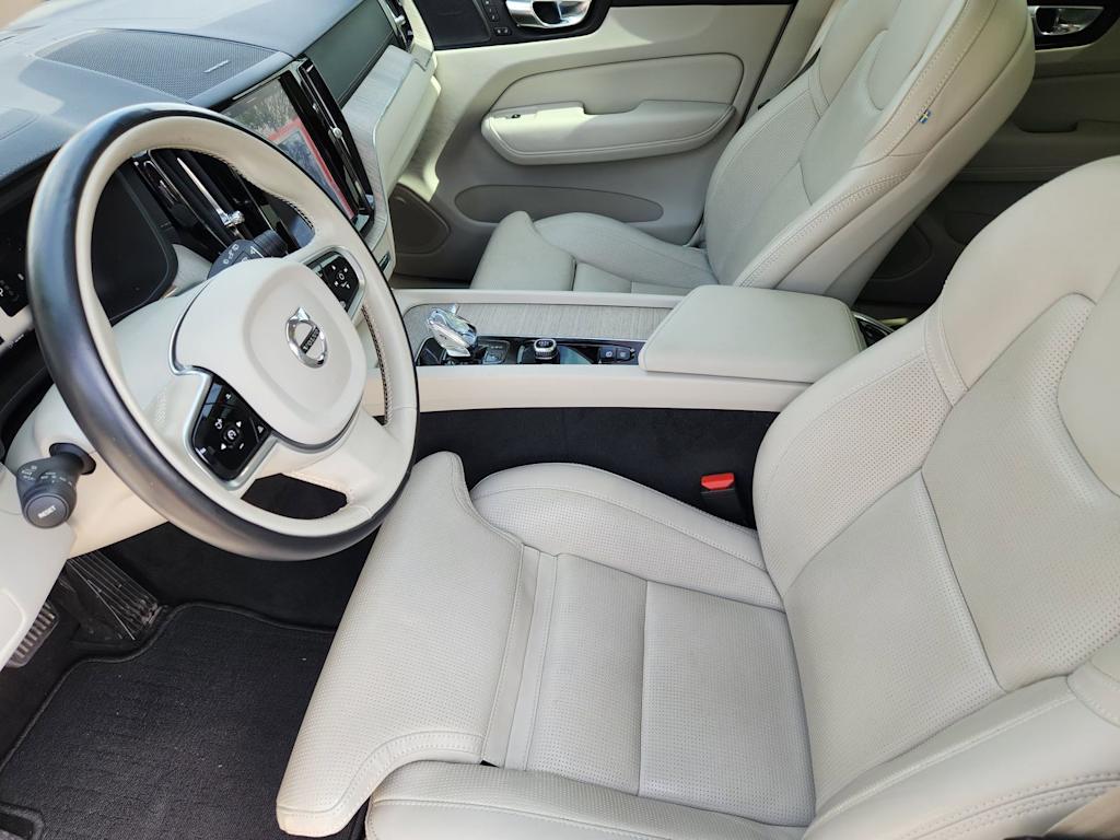 Thumbnail: 2023 Volvo XC60 - 10