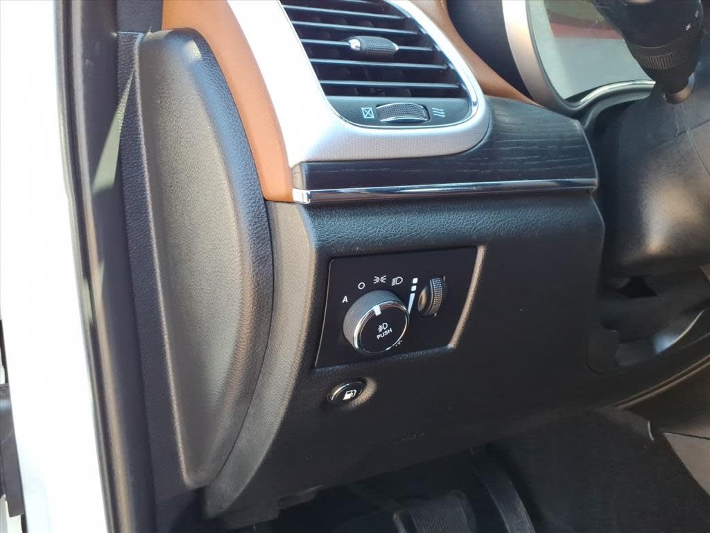 Thumbnail: 2021 Jeep Grand Cherokee - 20