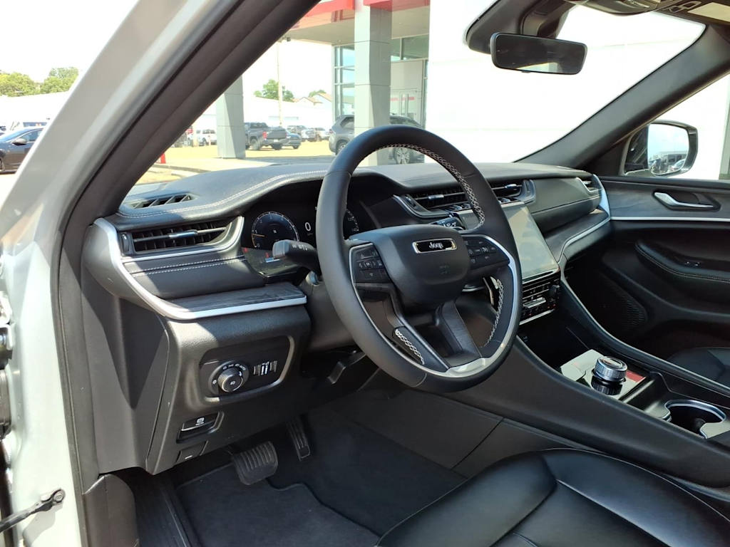 Thumbnail: 2025 Jeep Grand Cherokee - 6