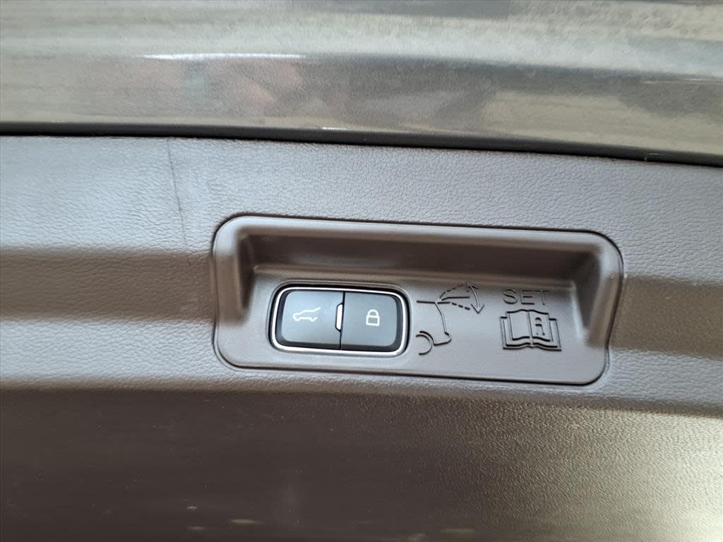 Thumbnail: 2022 Ford Explorer - 17