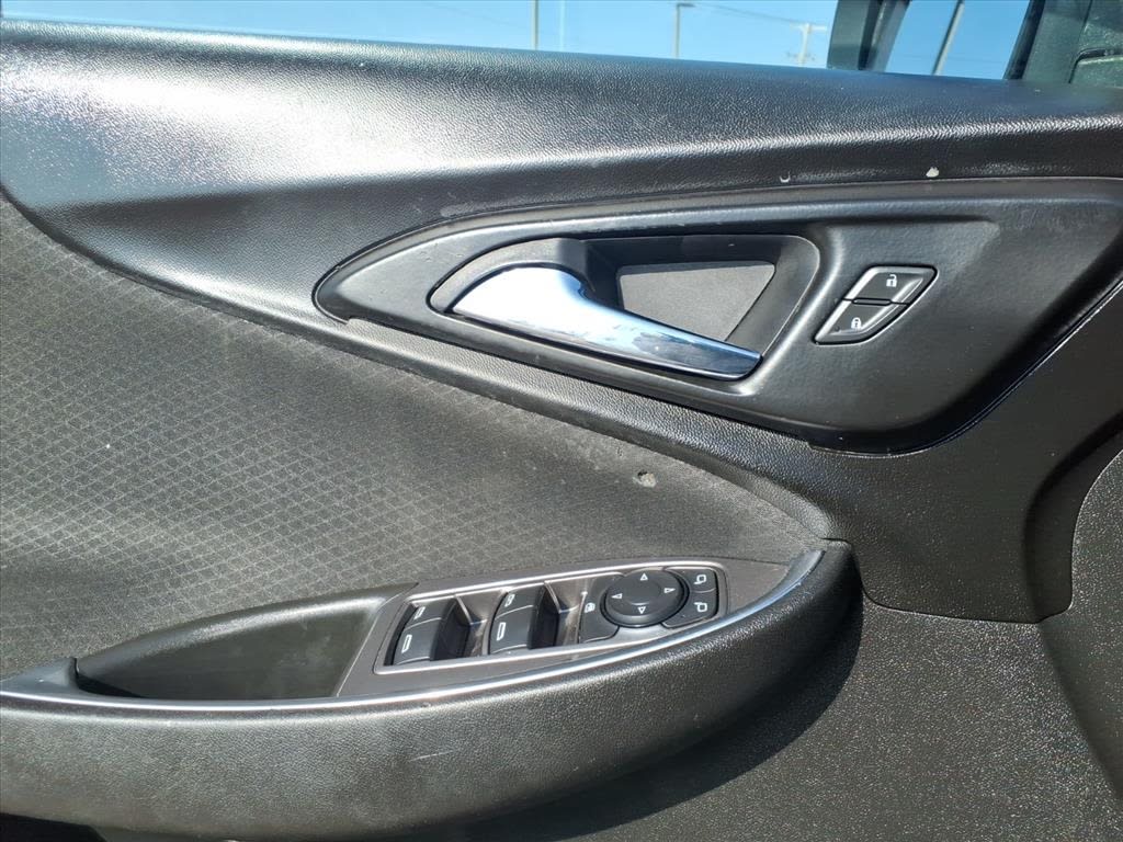 Thumbnail: 2020 Chevrolet Malibu - 18