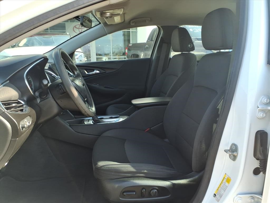 Thumbnail: 2020 Chevrolet Malibu - 8