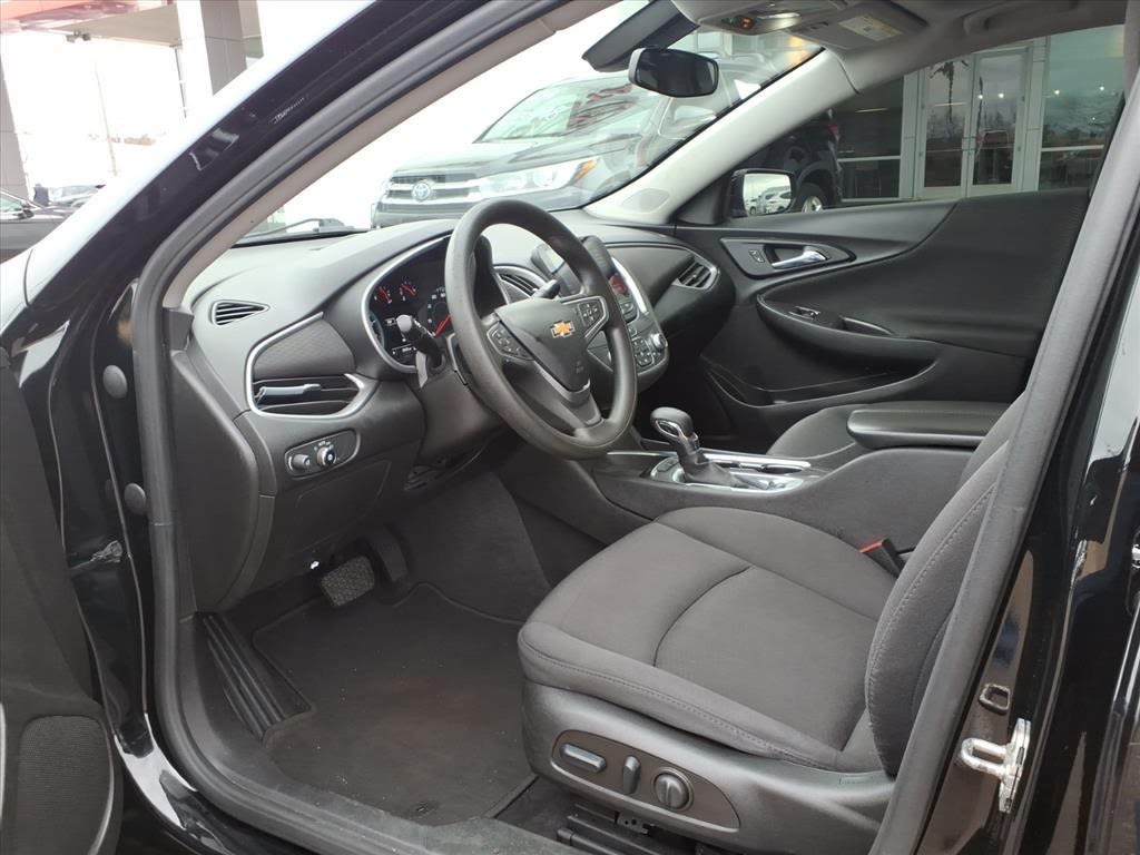 Thumbnail: 2022 Chevrolet Malibu - 27