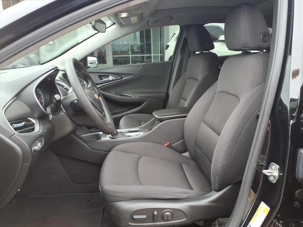 Thumbnail: 2022 Chevrolet Malibu - 8