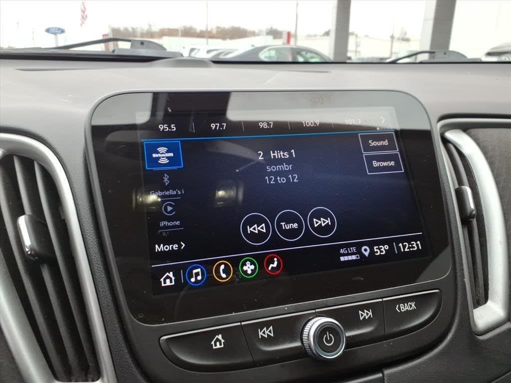 Thumbnail: 2022 Chevrolet Malibu - 10