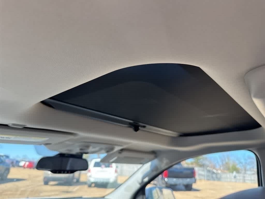 Thumbnail: 2016 Chevrolet Traverse - 21