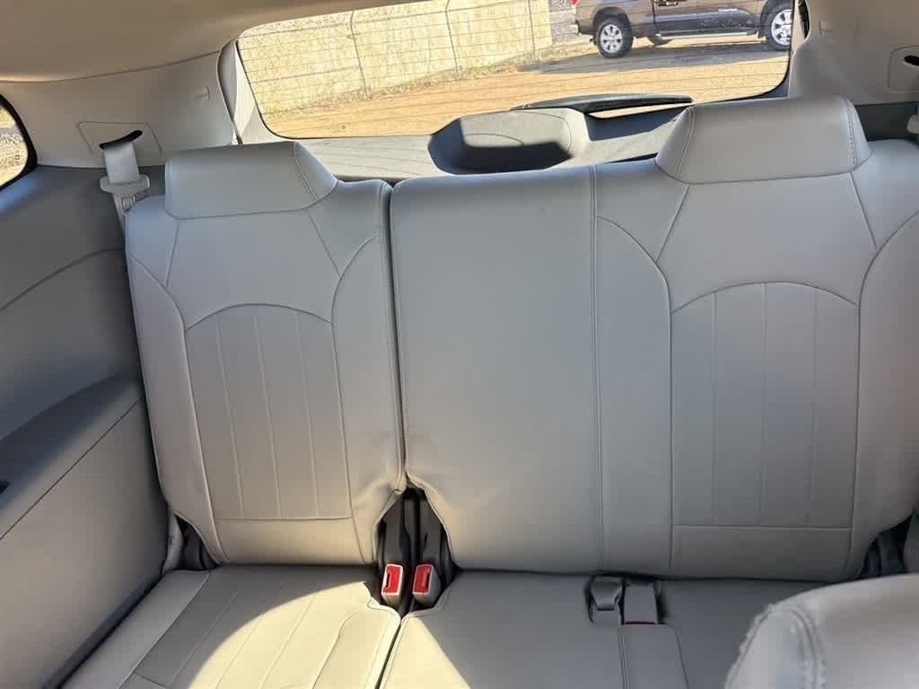 Thumbnail: 2016 Chevrolet Traverse - 18