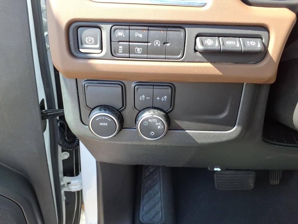 Thumbnail: 2023 Chevrolet Suburban - 22