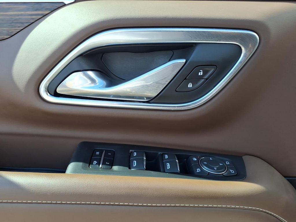 Thumbnail: 2023 Chevrolet Suburban - 20